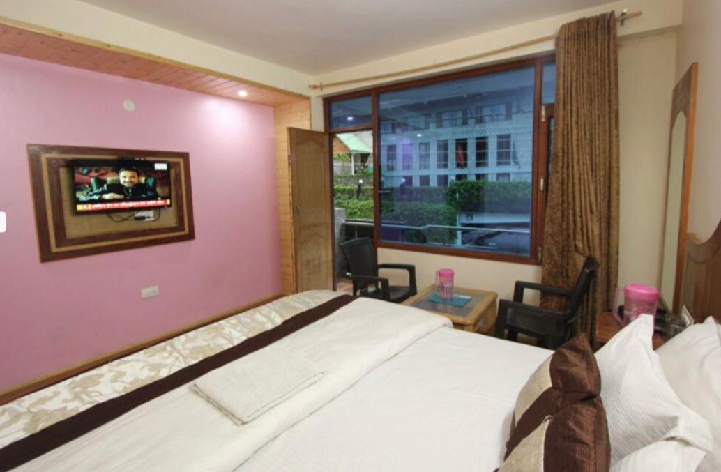 Hotel Devlok Inn Manāli Екстериор снимка